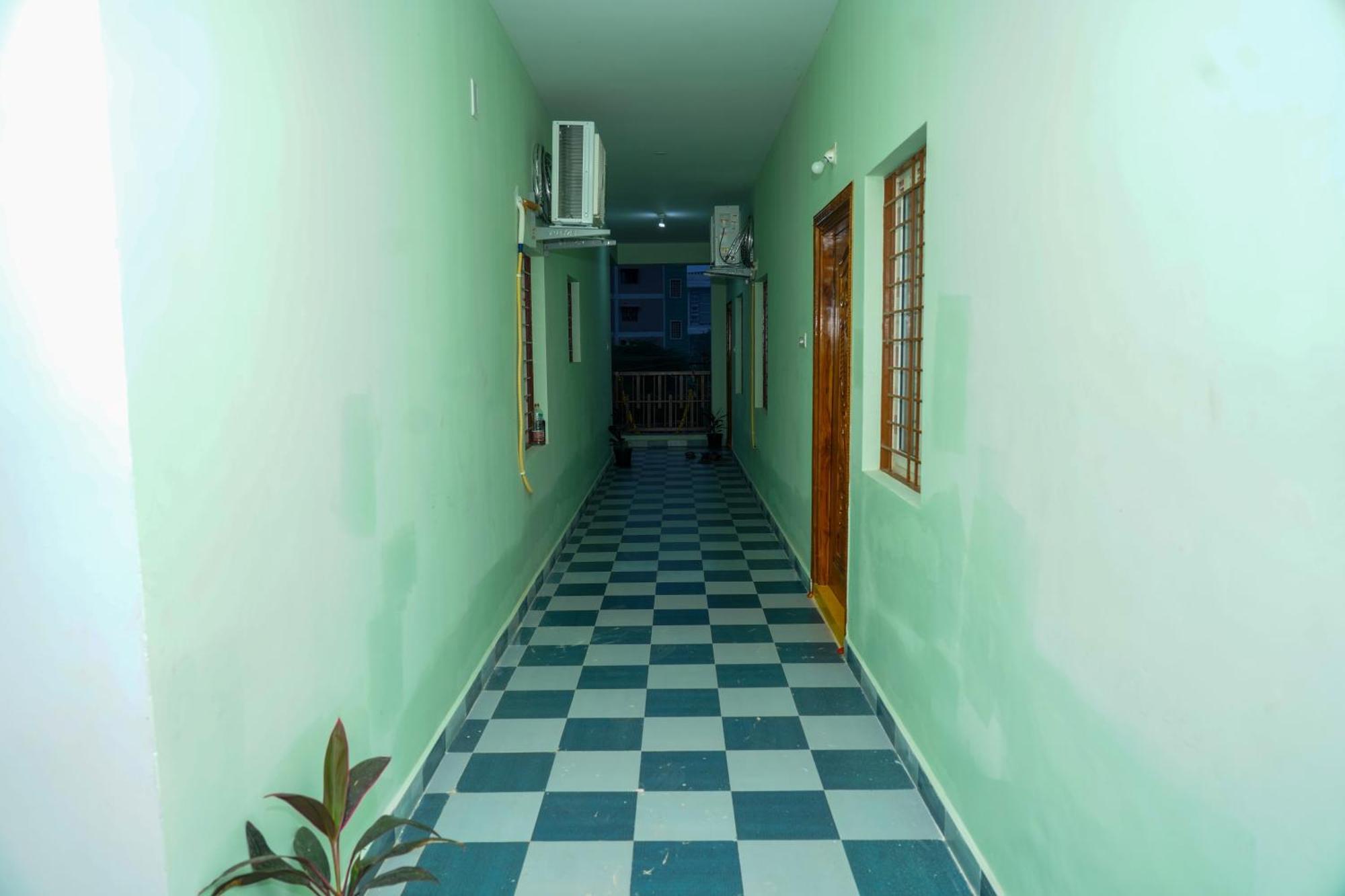 Mithra'S Homestay Near Padmavathi Ammavari Temple Tirupati Luaran gambar